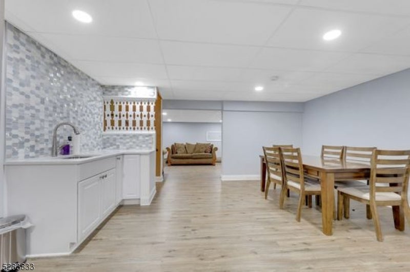 60 Ivy Pl