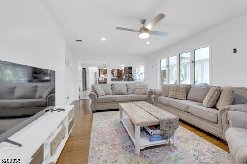 60 Ivy Pl