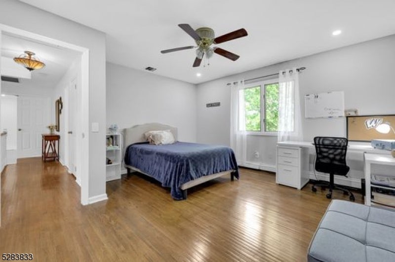 60 Ivy Pl