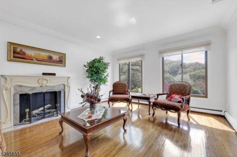 60 Ivy Pl
