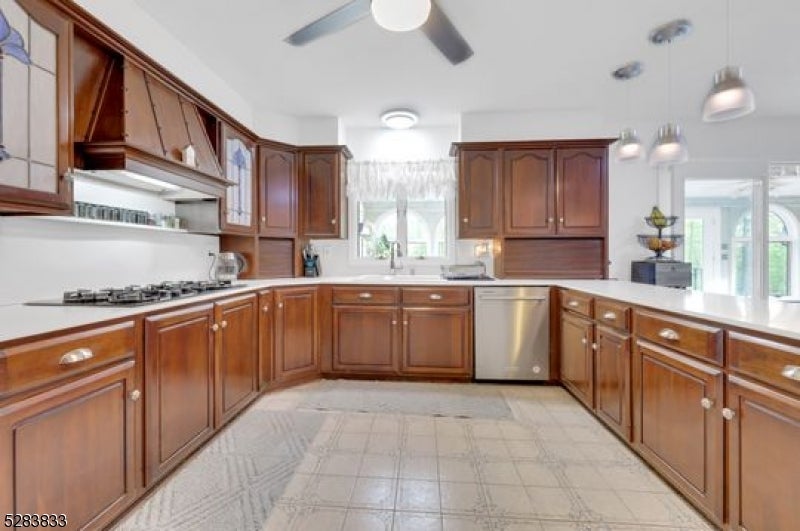 60 Ivy Pl
