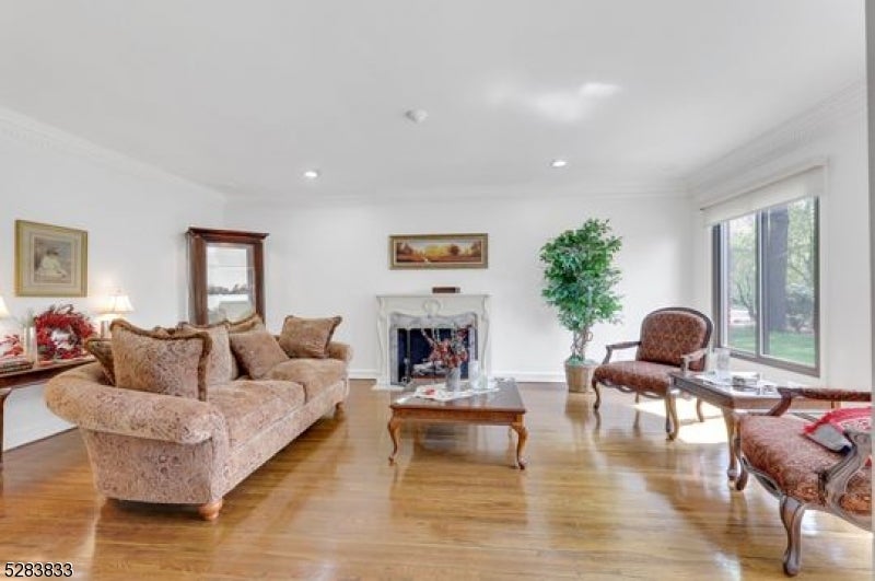 60 Ivy Pl