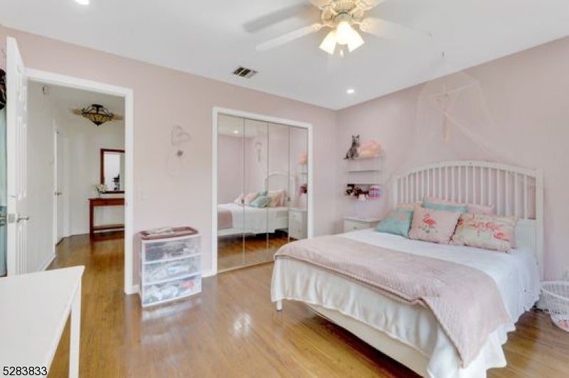 60 Ivy Pl