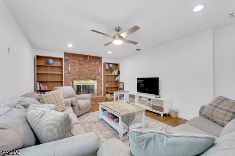 60 Ivy Pl
