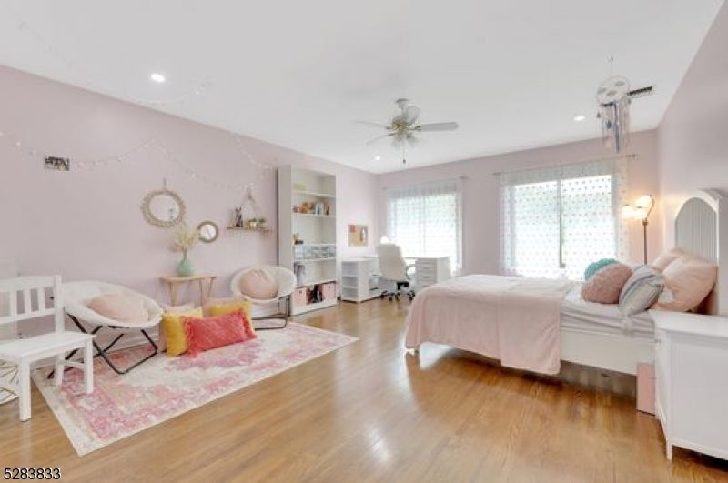 60 Ivy Pl