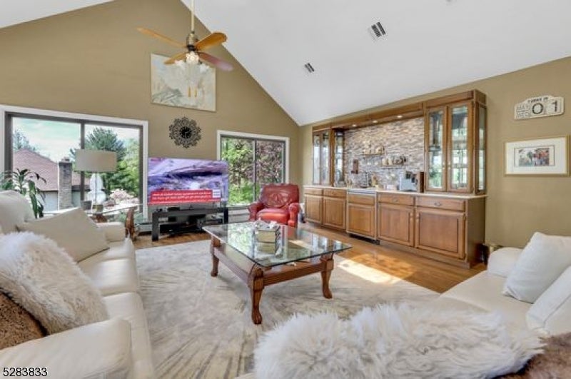 60 Ivy Pl
