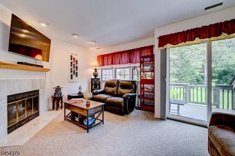 20E Quincy Ln E