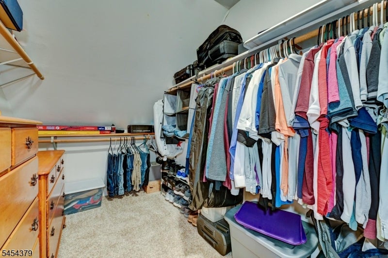 20E Quincy Ln E