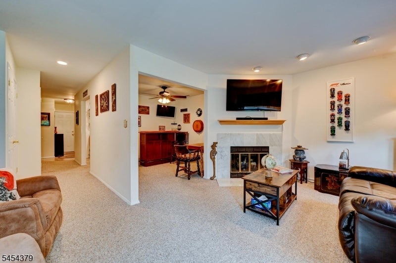 20E Quincy Ln E