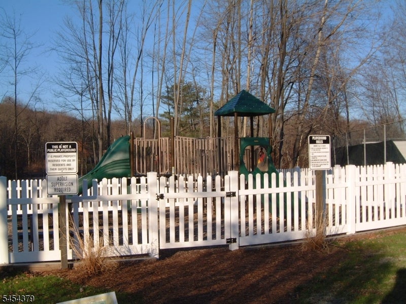 20E Quincy Ln E