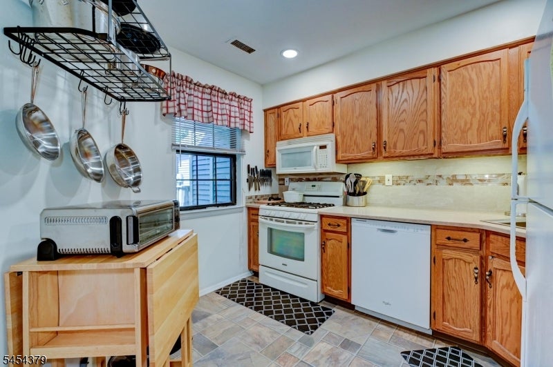 20E Quincy Ln E