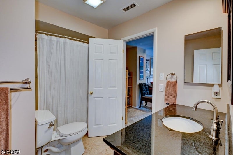 20E Quincy Ln E