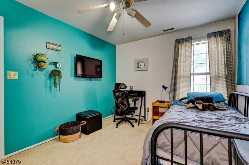 20E Quincy Ln E