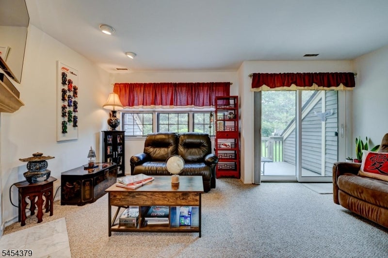 20E Quincy Ln E