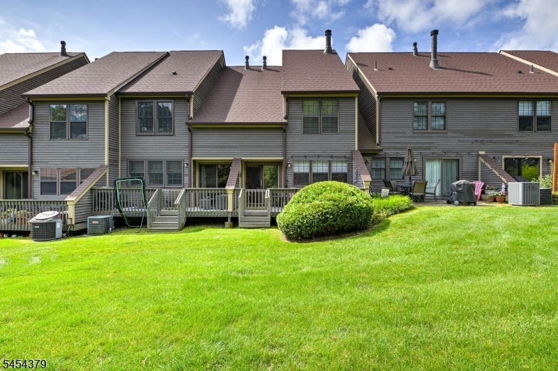 20E Quincy Ln E