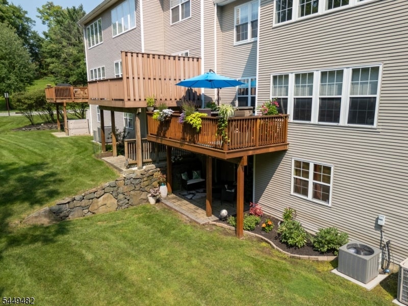 153 Rock Rd