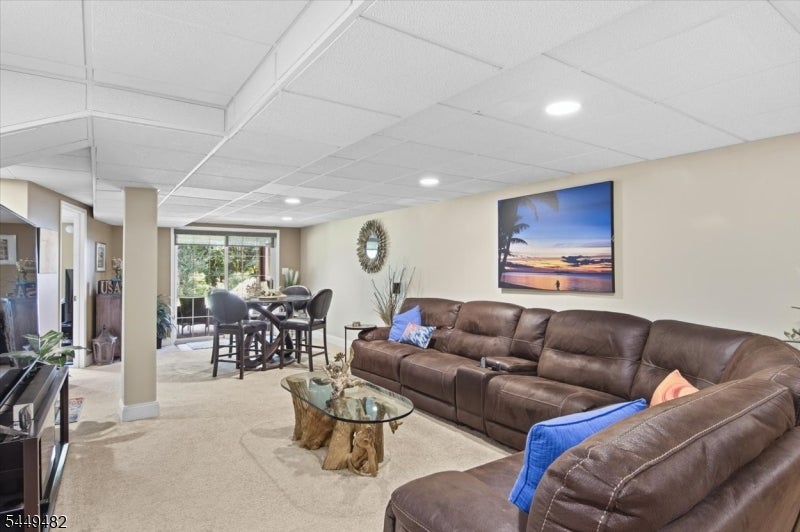 153 Rock Rd