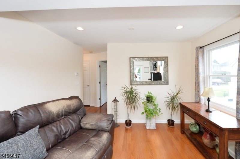 56 Schuyler Ave