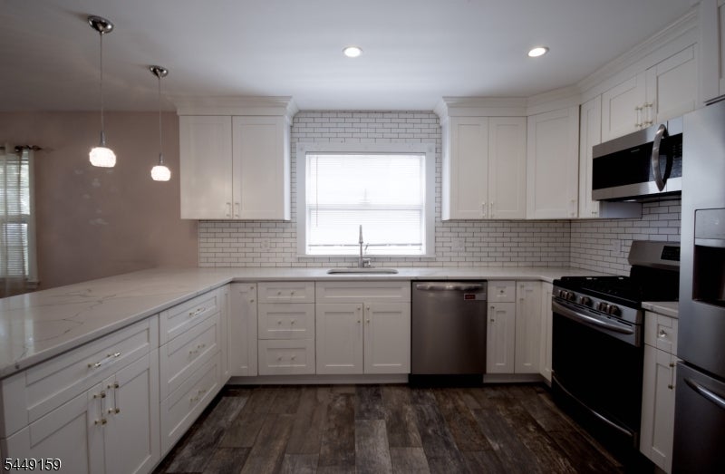 16 W Prospect St