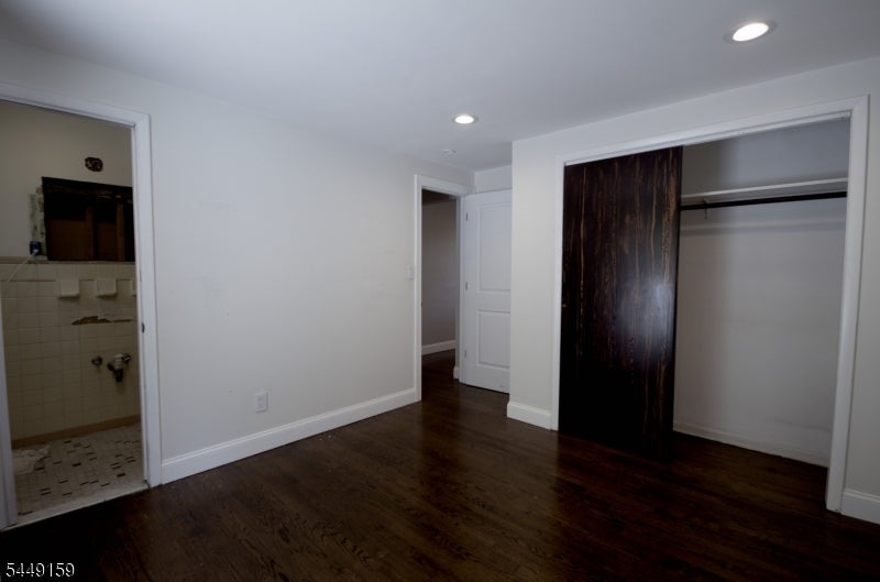 16 W Prospect St