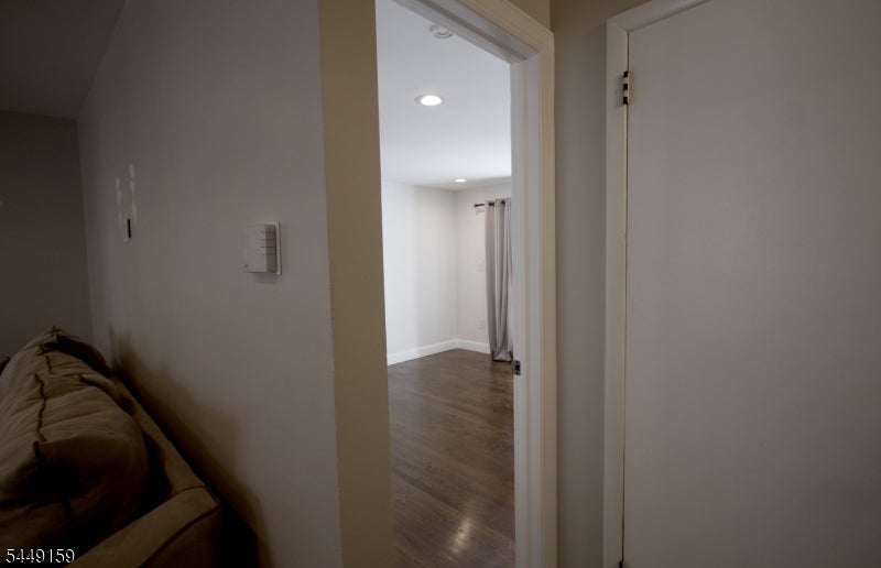 16 W Prospect St