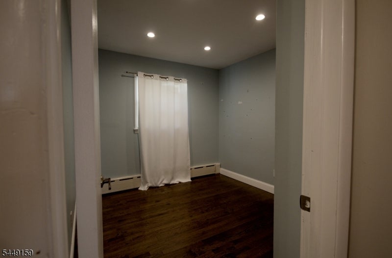 16 W Prospect St