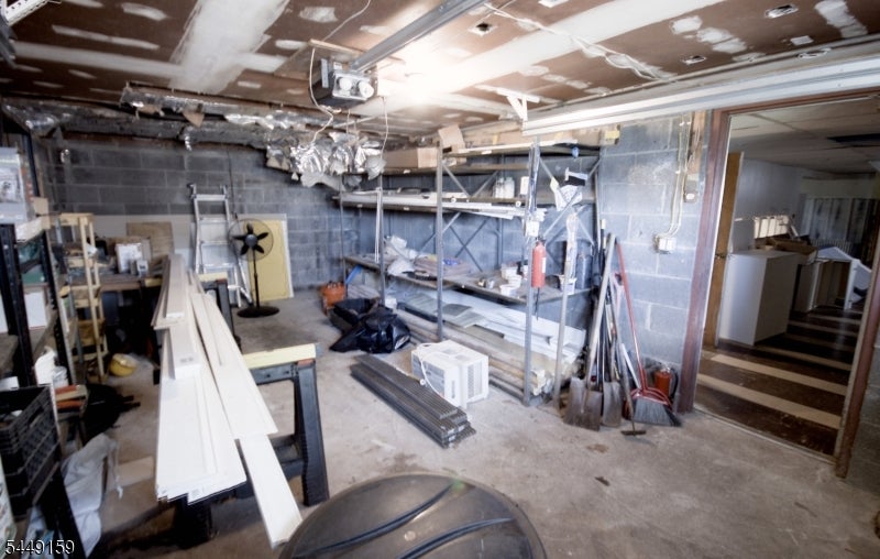 16 W Prospect St