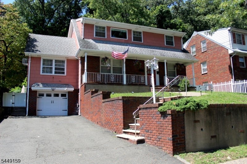 16 W Prospect St