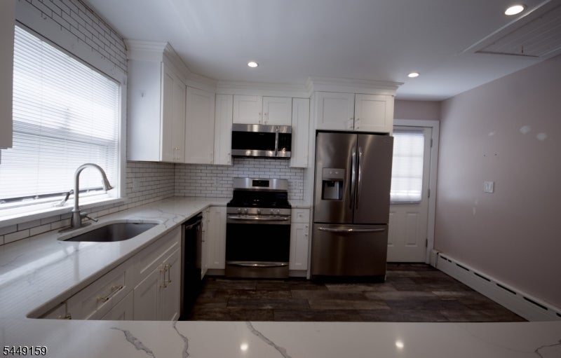 16 W Prospect St