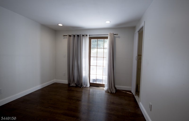 16 W Prospect St
