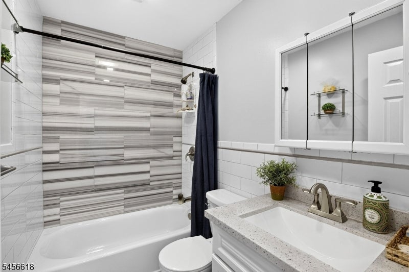 108 Midvale Ave