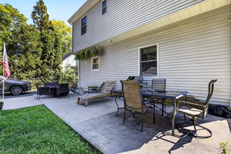 108 Midvale Ave