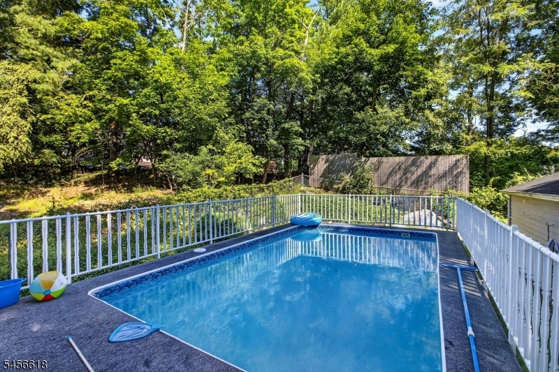 108 Midvale Ave