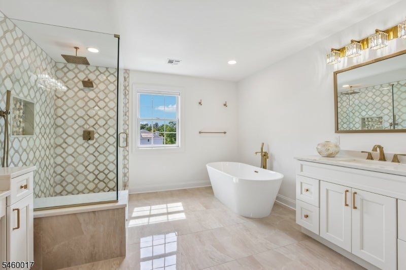 10 Massola Dr