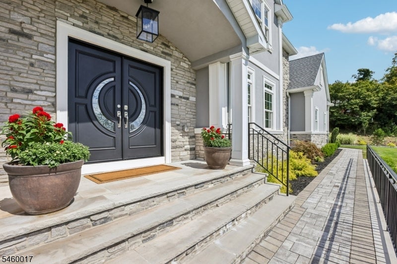 10 Massola Dr