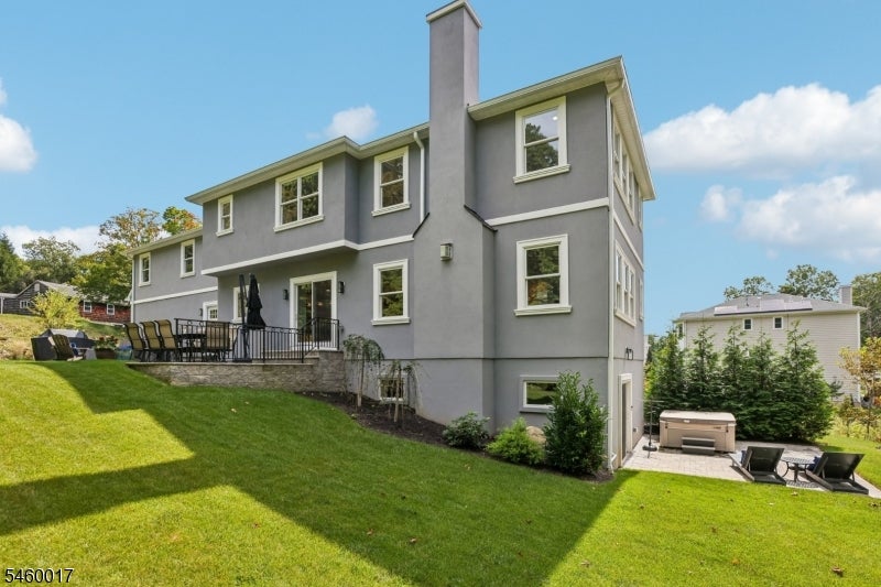 10 Massola Dr
