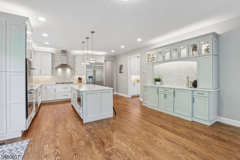 10 Massola Dr