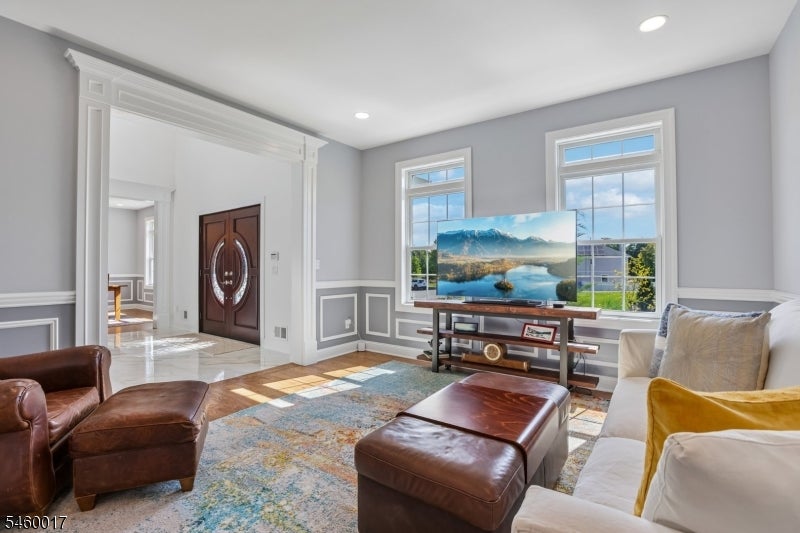 10 Massola Dr