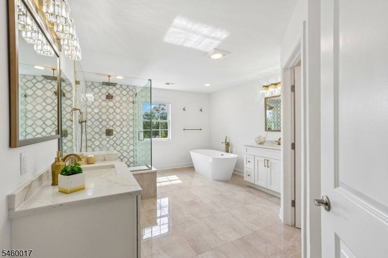 10 Massola Dr