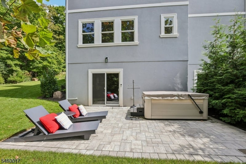 10 Massola Dr
