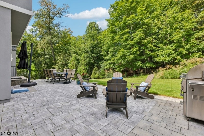 10 Massola Dr
