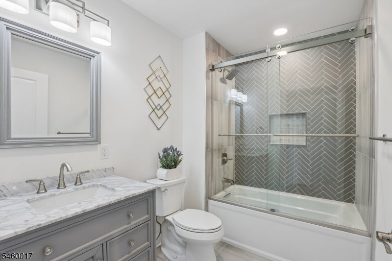 10 Massola Dr
