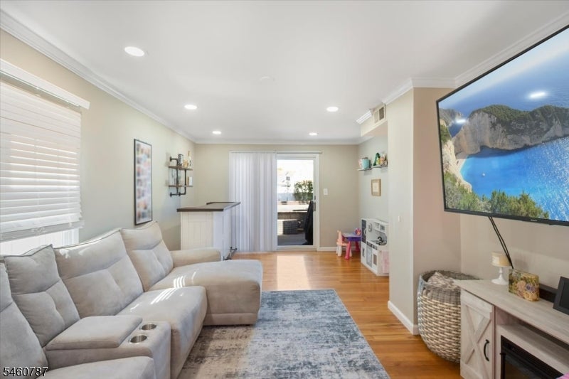 73 Burnside Pl