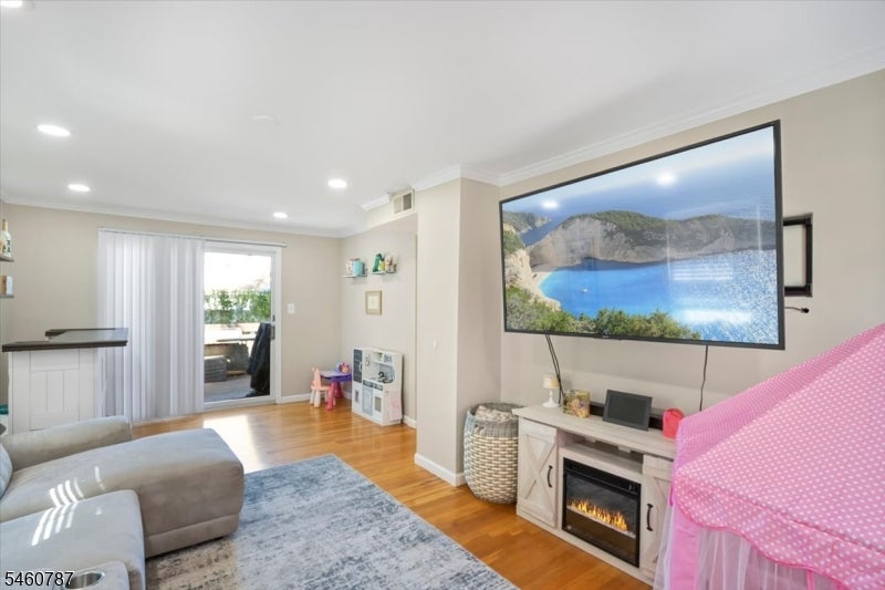73 Burnside Pl