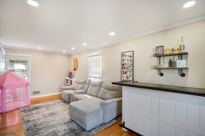 73 Burnside Pl