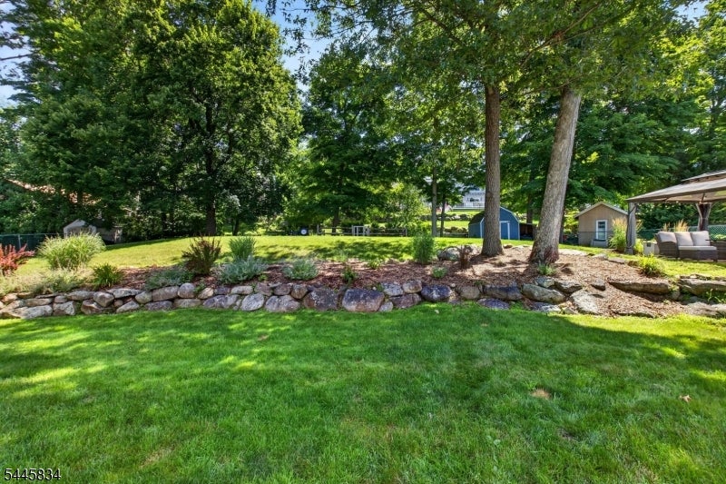 8 Cross Oak Ln