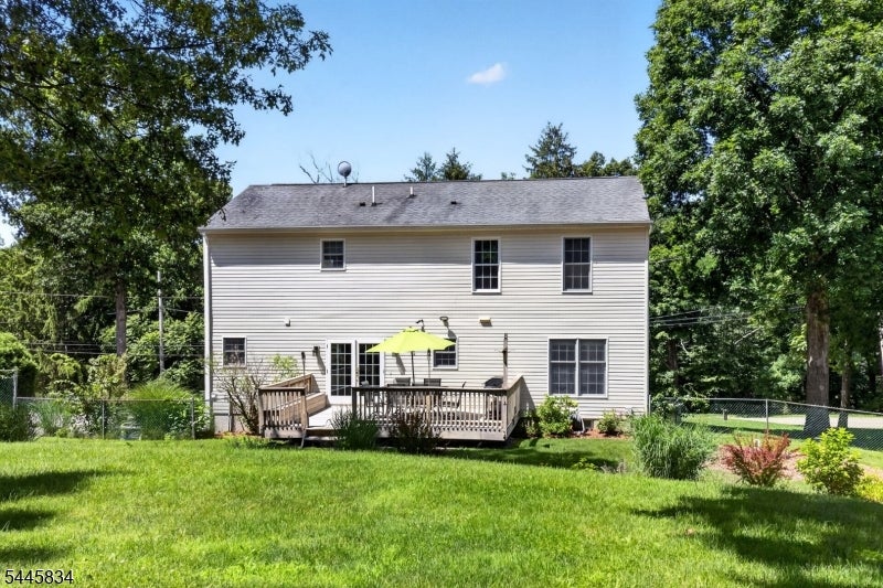 8 Cross Oak Ln