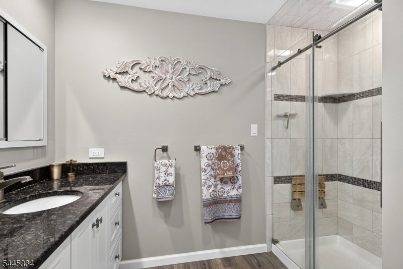 8 Cross Oak Ln