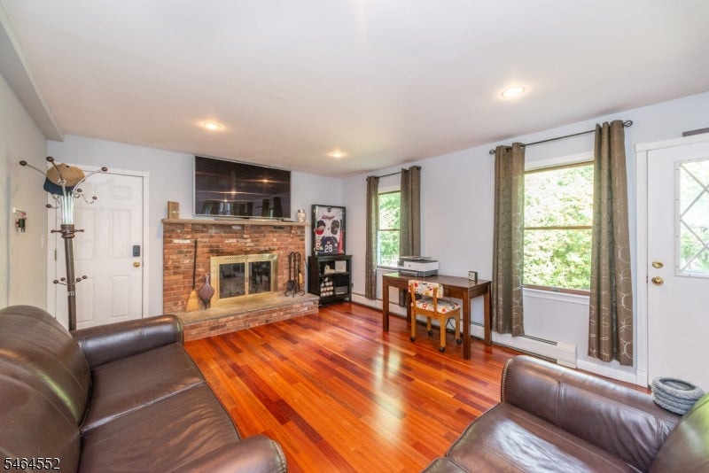 195 Vreeland Rd