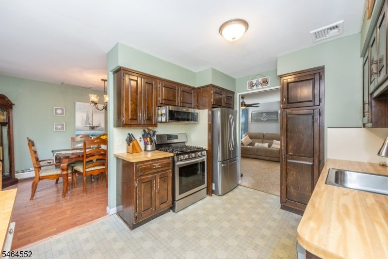 195 Vreeland Rd